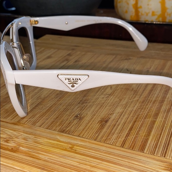 Prada Sunglasses barley worn great condition!
